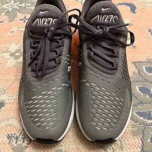 Nike Air Max 270 Gray and pink Sneaker